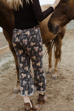 Load image into Gallery viewer, The Saddle Jeans