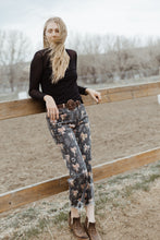 Load image into Gallery viewer, The Saddle Jeans