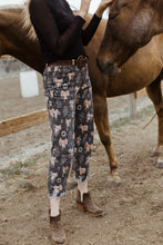 Load image into Gallery viewer, The Saddle Jeans