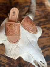 Load image into Gallery viewer, Wappal Western Hand-Tooled Sandals