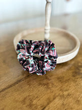 Load image into Gallery viewer, Faith Over Fear Scrunchie
