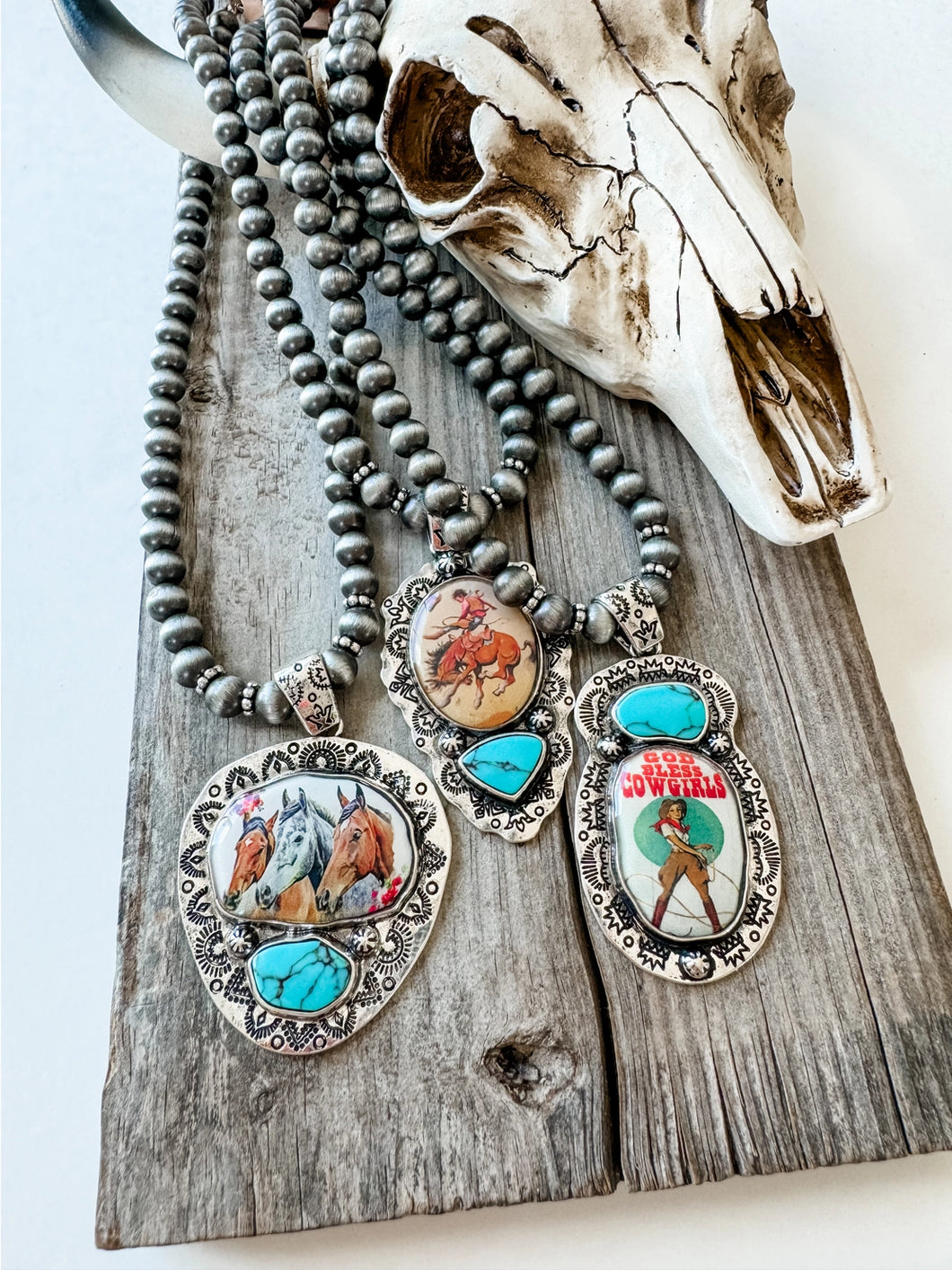 Western Print Pendant Necklace - Navajo Style Pearl (2 Styles)