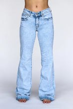 Load image into Gallery viewer, Light Wash Signature Trouser Denim
