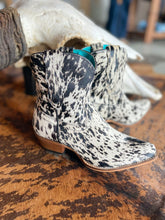Load image into Gallery viewer, Cowhide Western Leather Booties
